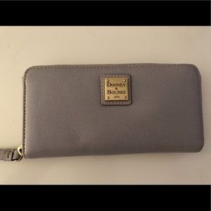 Dooney & Bourke wallet